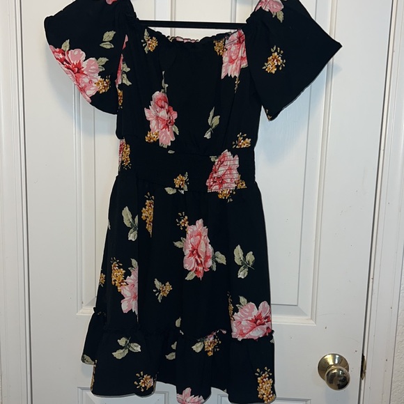 Dress - Picture 10 of 10